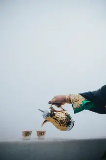 Aqib Anwar - Coffee in the Clouds عقيب أنور قهوة بين الغيوم 2020 